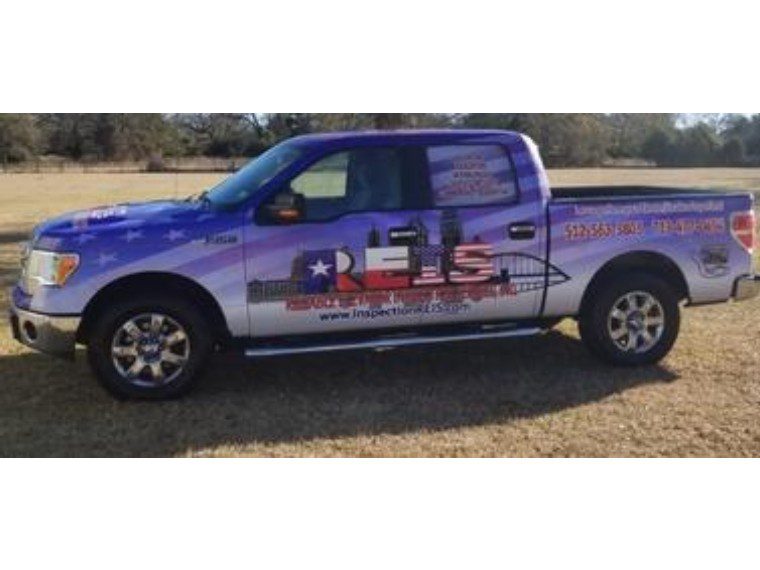 A truck with the words " oels " on it.
